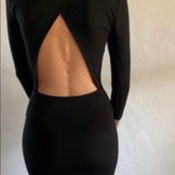 Babaton Dresses & Skirts - Babaton Dress with A Criss Cross Open Back